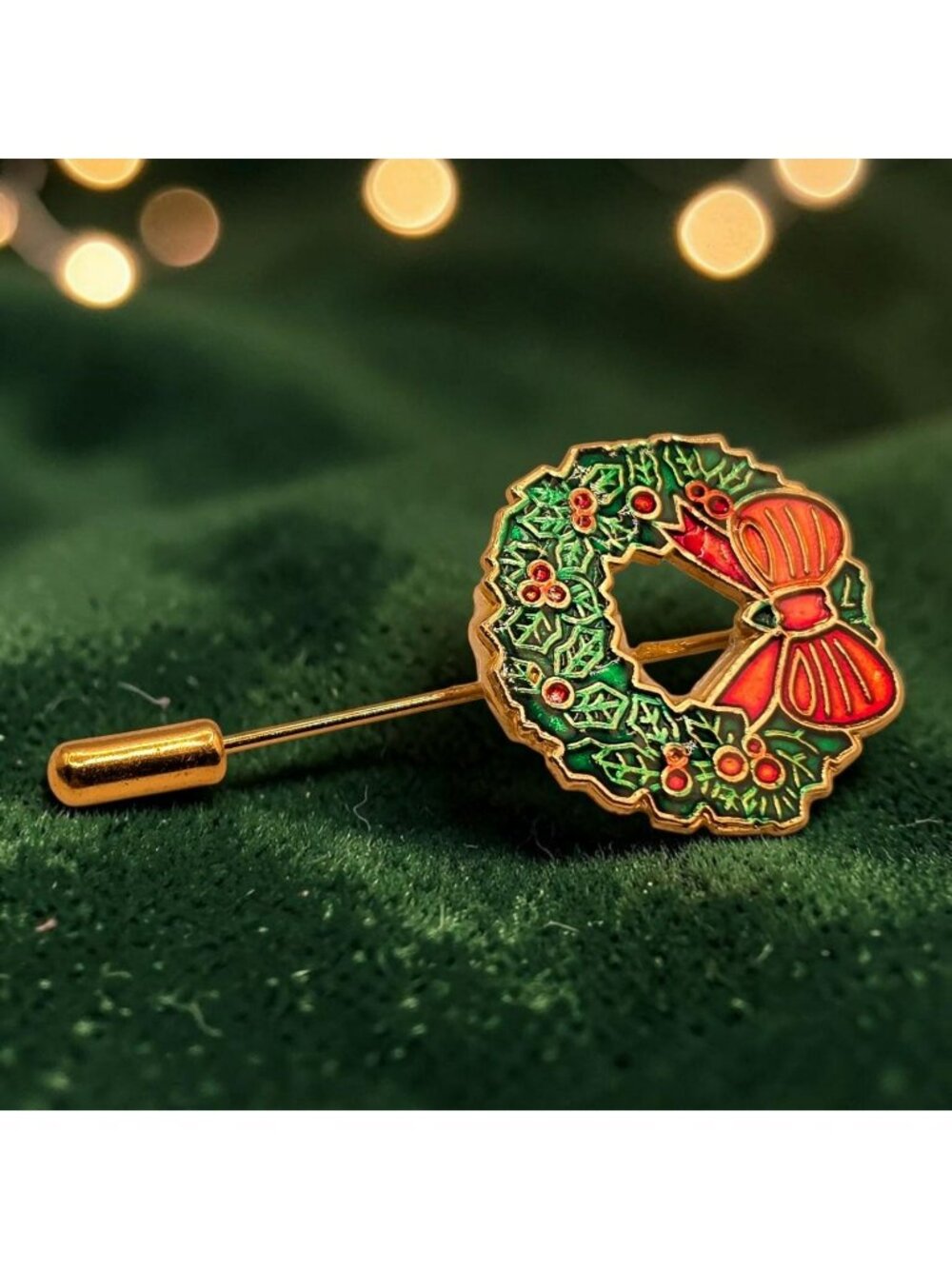 Christmas Wreath Lapel Pin Red Bow Holly Design Gold-Tone Stick Pin Holiday